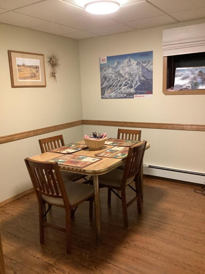 Bear Cub Lodging Hotel Jasper Exterior photo